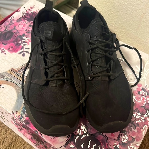 Black nike - Picture 1 of 3